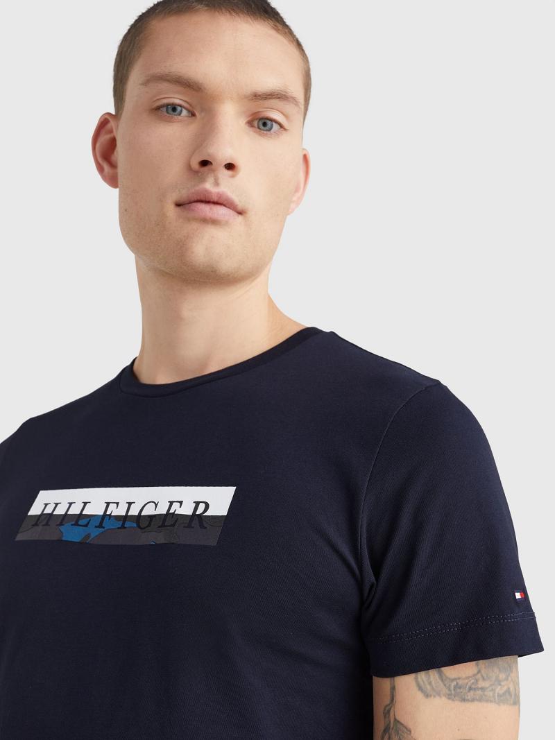 T Shirts Tommy Hilfiger Camo graphic Homme Bleu Marine | FR_M31010