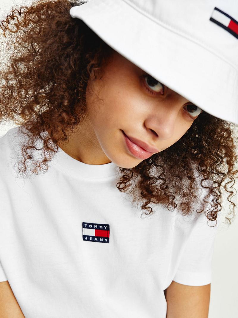 T Shirts Tommy Hilfiger Tommy Badge Femme Blanche | FR_W21483