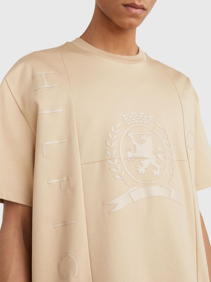 T Shirts Tommy Hilfiger Tonal flag crest Homme Doré | FR_M31087